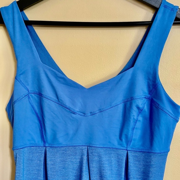 Lululemon|$15| Vibrant Blue Fitness Tank w/Tie Bottom Sz 8 - Picture 3 of 3
